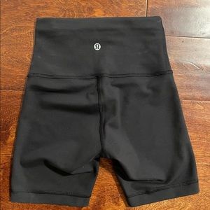 Lululemon align High rise shorts, size 2 6 inch.